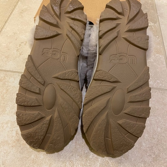 ❤️SOLD❤️UGG Coquette Slippers - Picture 5 of 11